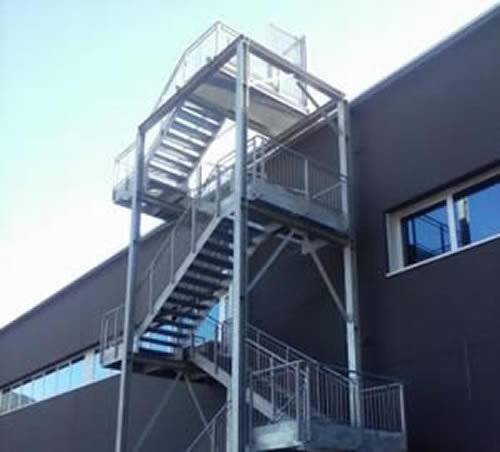 COSTRUZIONE COLOMBO opera nel settore della produzione di scale antincendio a Milano, Varese, Novara